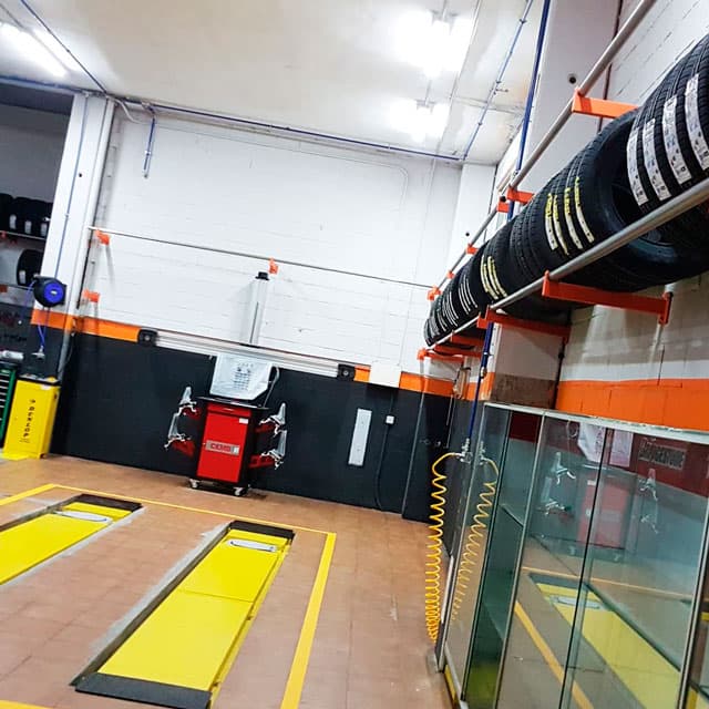 Cambiar los neumáticos en Mos