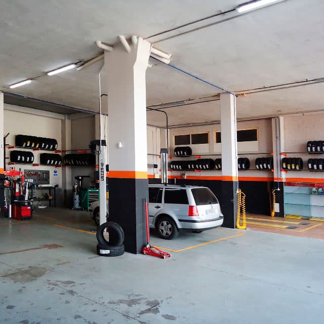 Taller mecánico de neumáticos en Mos